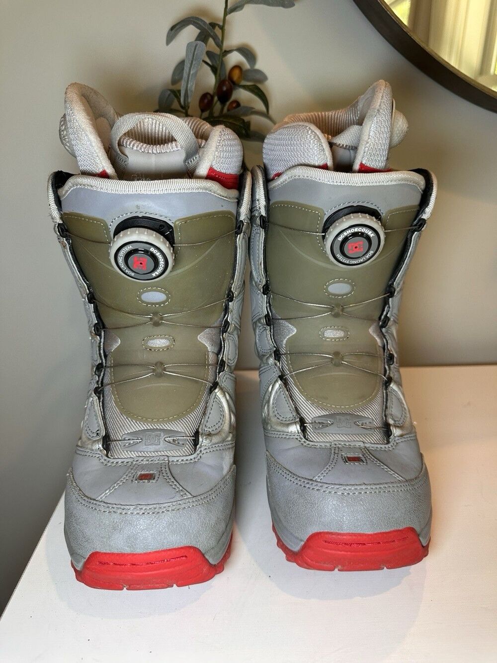 Vintage DC Shoes Women's Solaris Snowboard Boots Size 7 US Gray Red Dual BOA